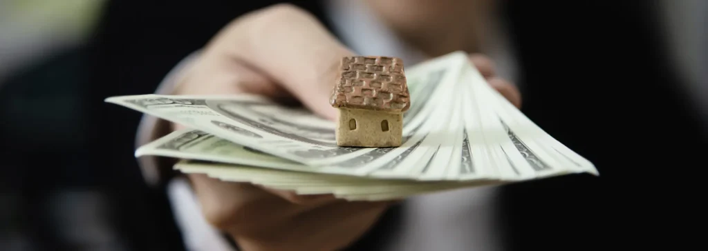 Advantages and Disadvantages: Paying Cash For Your Home